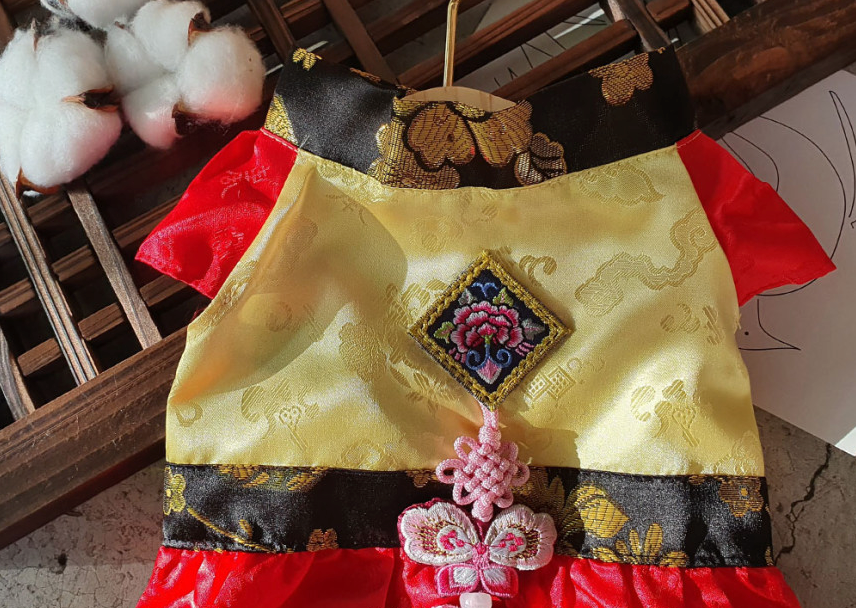 Puff Norigae Hanbok