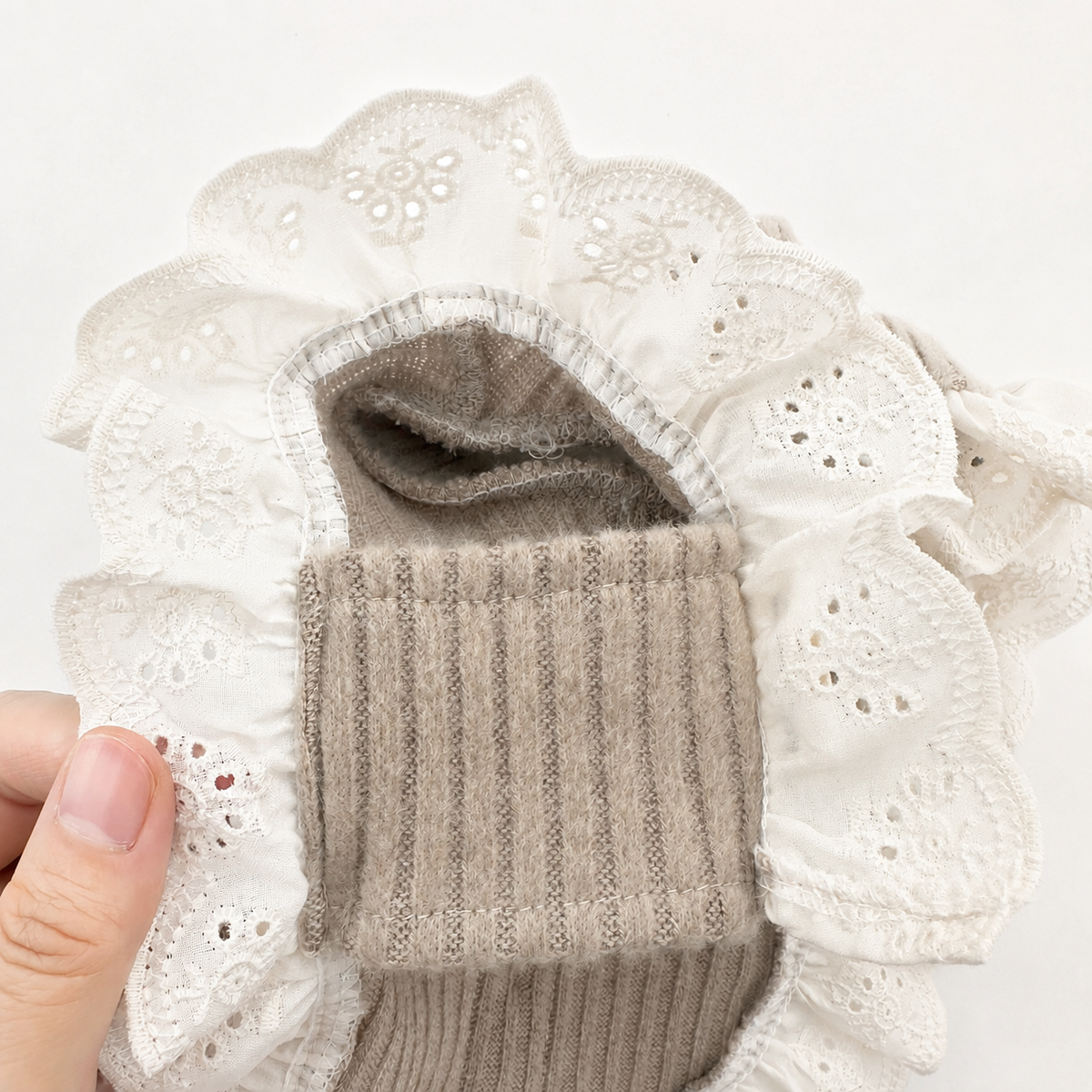 Race Ruffle Ribbed Bib