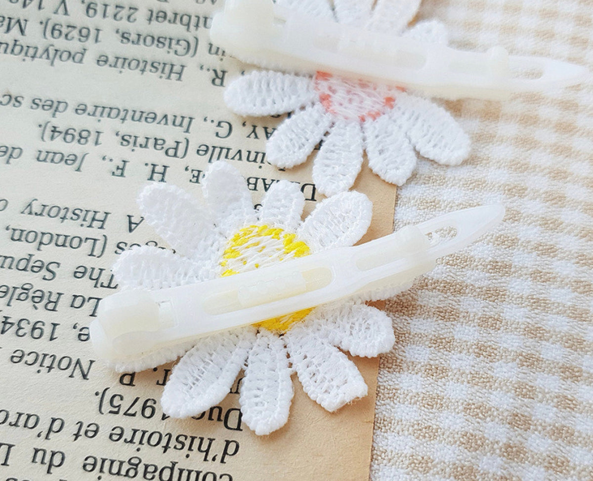 Embroidered white daisy pet hairpins with yellow centers