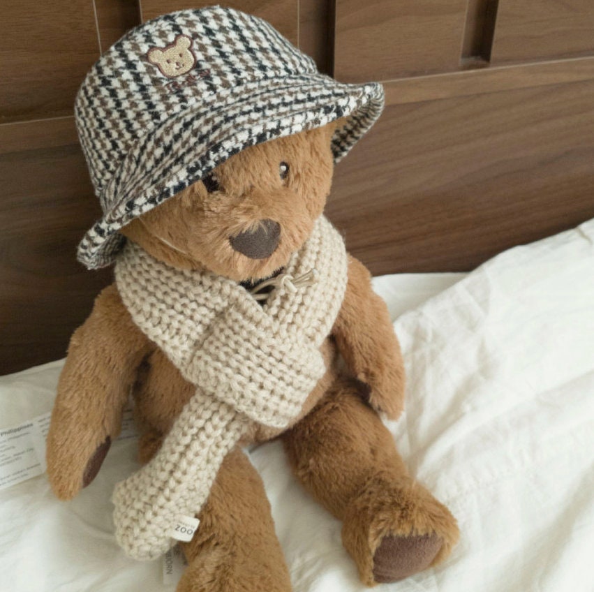 Vintage Bear dog bucket hat with houndstooth pattern and bear embroidery