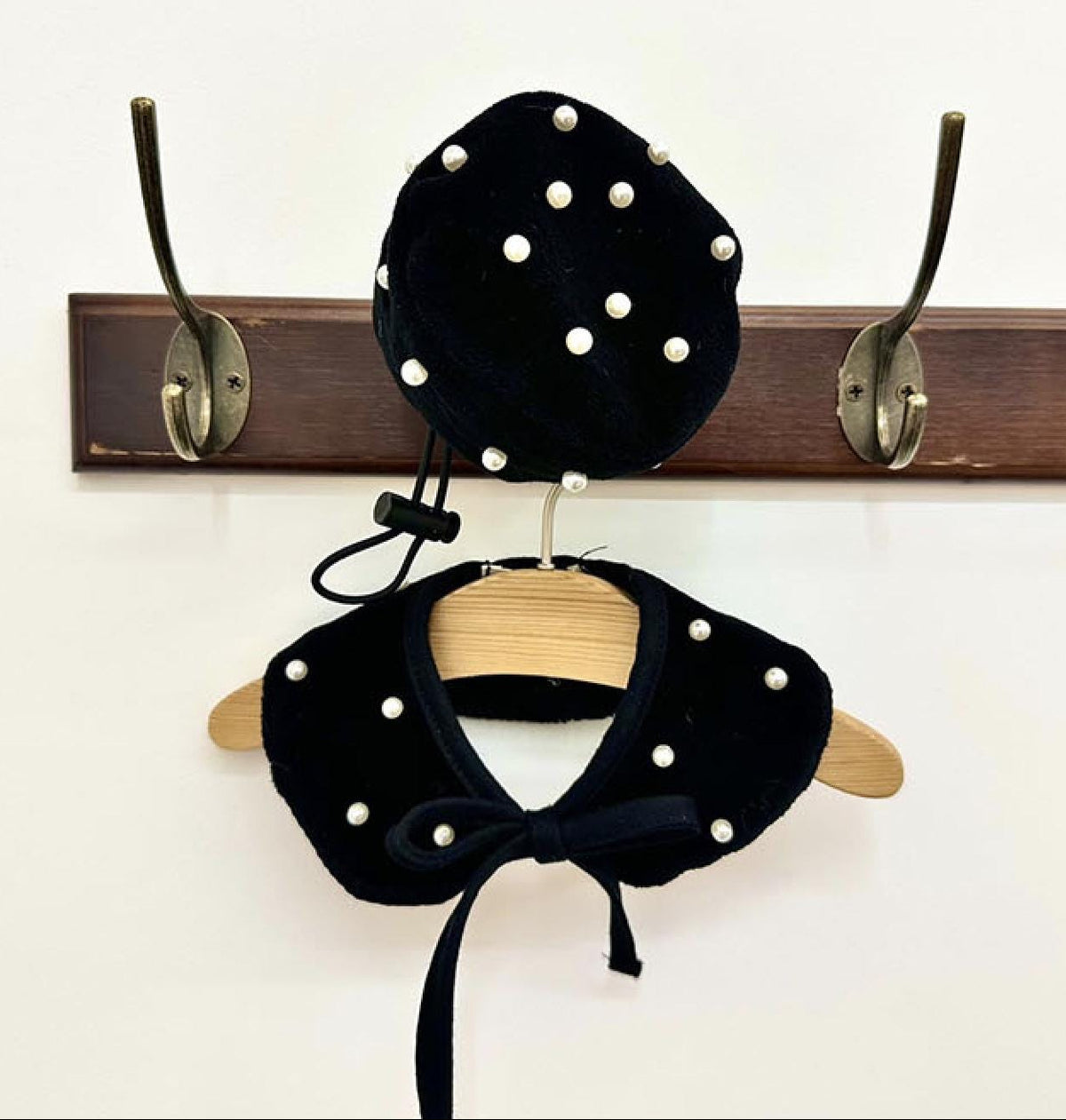 NKpup black velour pearl beret and matching cape set for pets