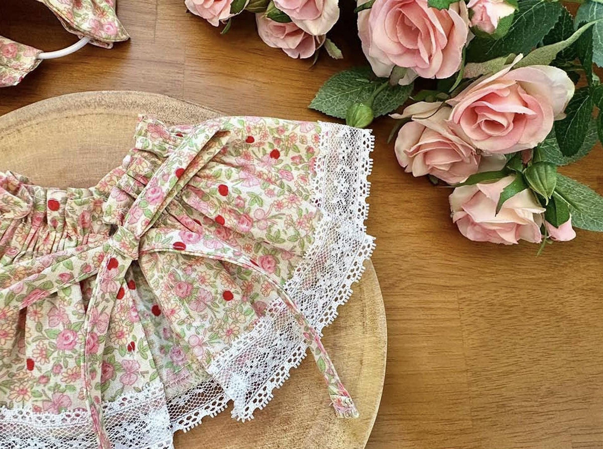 Floral print pet cape and bonnet set with white lace trim by NKpup
