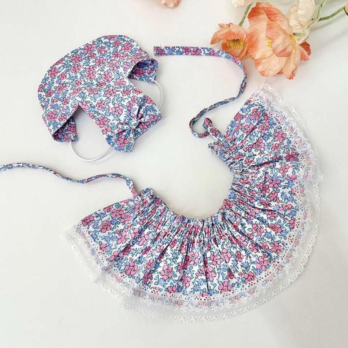 NKpup floral pattern pet cape and matching bonnet with white lace trim