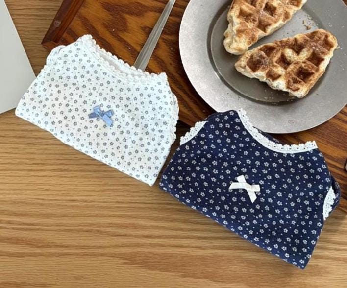 Petite Floral Bow Top, S-2XL, Dog-Tee, Dog T-shirt, Dog Top, Dog Clothing, Dog Fashion, Dog Apparel, Undershirt for Dogs - NKpup